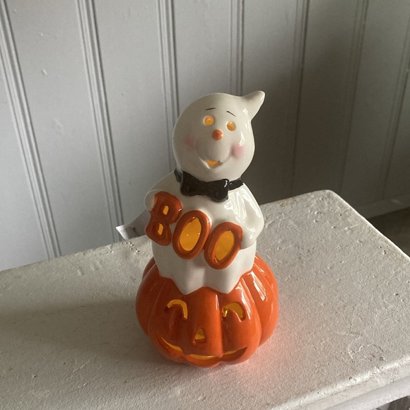 NWT- Adorable- LED Light Up- Ceramic BOO Ghost 👻 on a Pumpkin Decoration - Picture 15 of 17